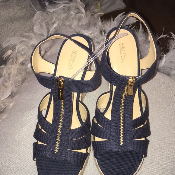 Michael Kors Wedge Heels. - Picture 1 of 4